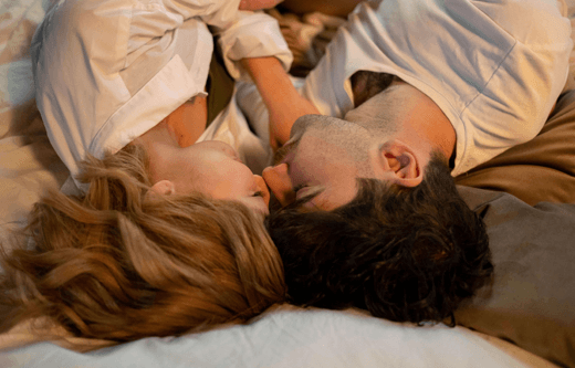 Dormir seul vs dormir à deux : quels impacts sur la qualité du sommeil ? - Bdreams